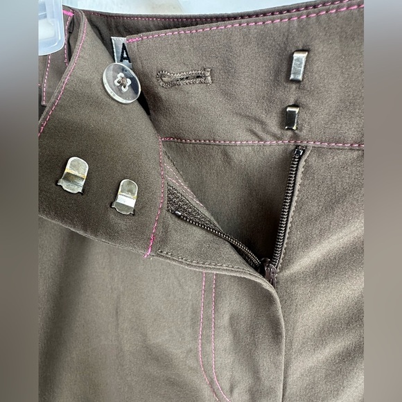 Cutter & Buck Brown Bermudas Relaxed Fit Outdoor Shorts - Picture 3 of 8